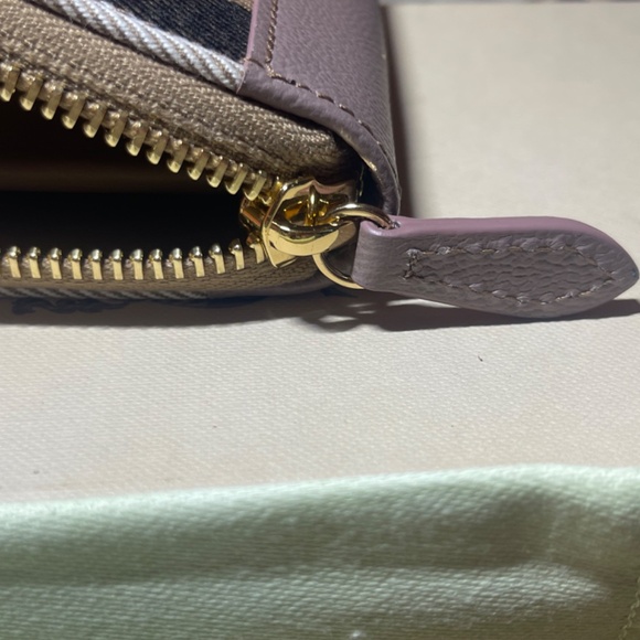 Burberry large check zip wallet grey mink NWT - Picture 6 of 10